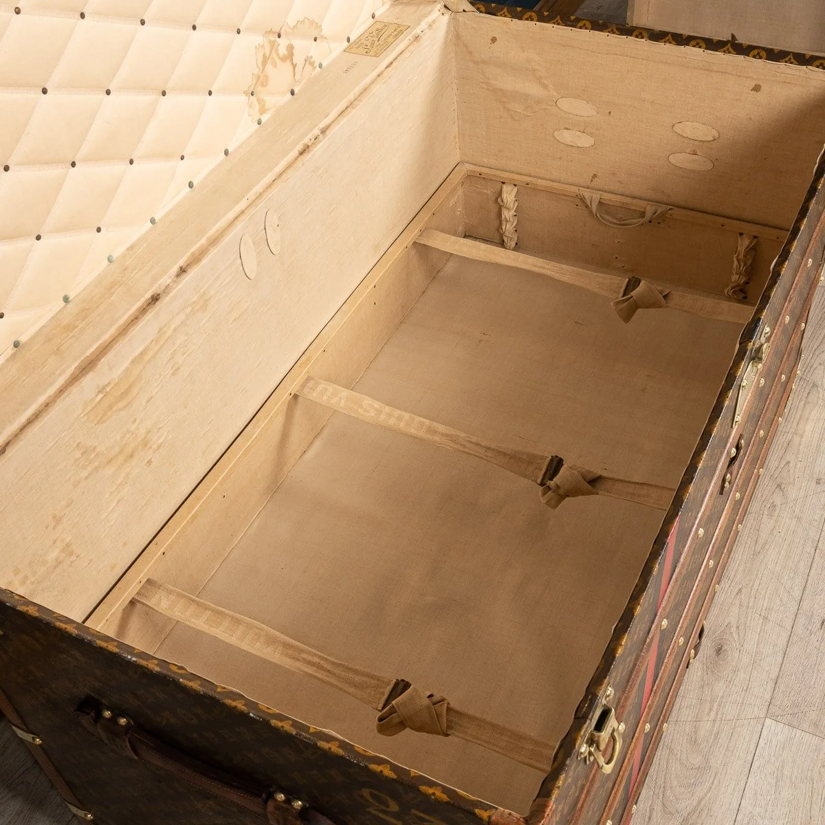PUSHKIN ANTIQUES - ANTIQUE 20thC LOUIS VUITTON %22MALLE HAUTE%22 TRUNK IN MONOGRAM CANVAS, PARIS c.1910 - 26.jpg