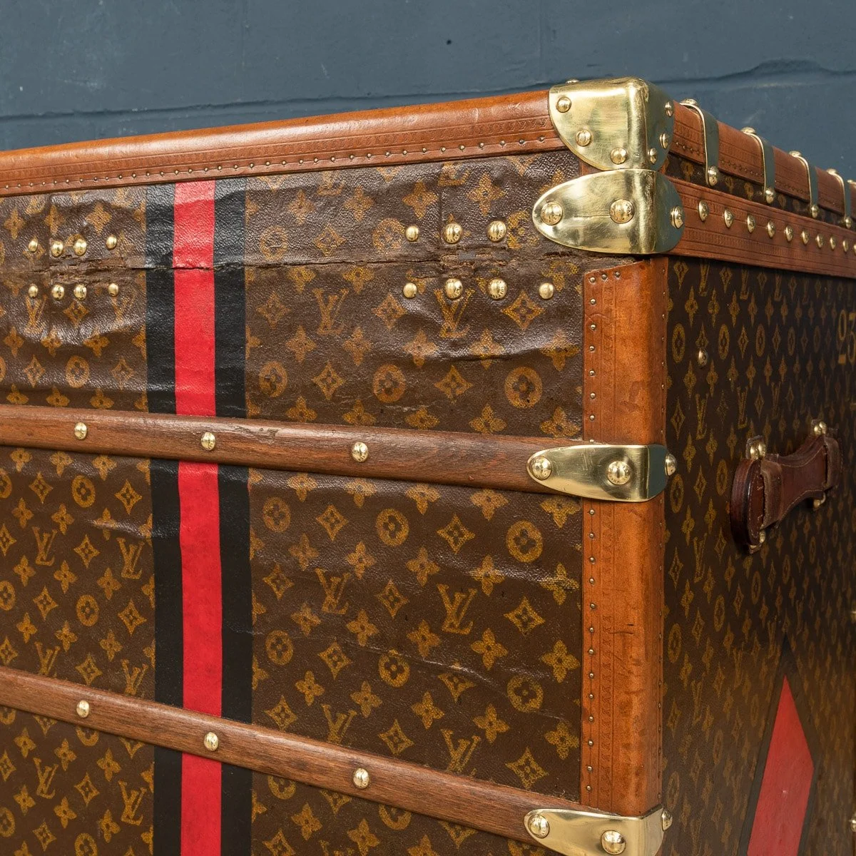 PUSHKIN ANTIQUES - ANTIQUE 20thC LOUIS VUITTON %22MALLE HAUTE%22 TRUNK IN MONOGRAM CANVAS, PARIS c.1910 - 53.jpg
