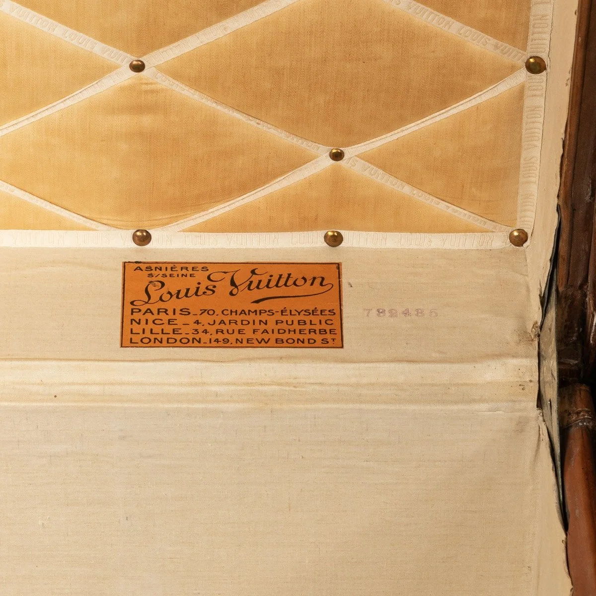 PUSHKIN ANTIQUES - 20thC LOUIS VUITTON COURIER TRUNK IN NATURAL COW HIDE, PARIS c.1930 - 16.jpg