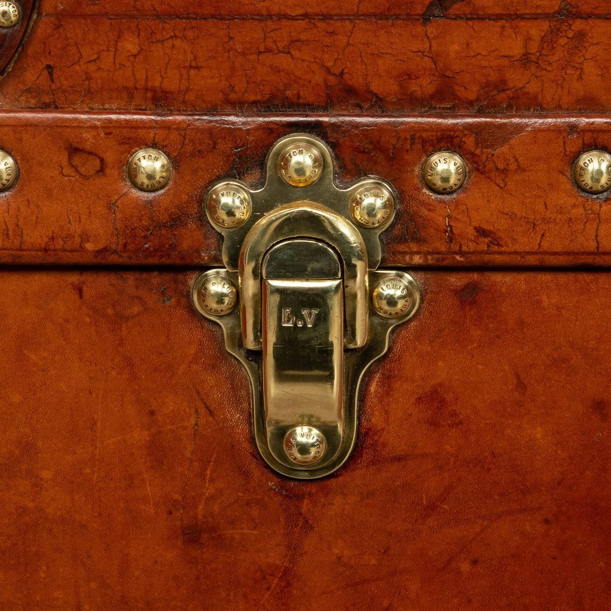 PUSHKIN ANTIQUES - 20thC LOUIS VUITTON COURIER TRUNK IN NATURAL COW HIDE, PARIS c.1930 - 27.jpg