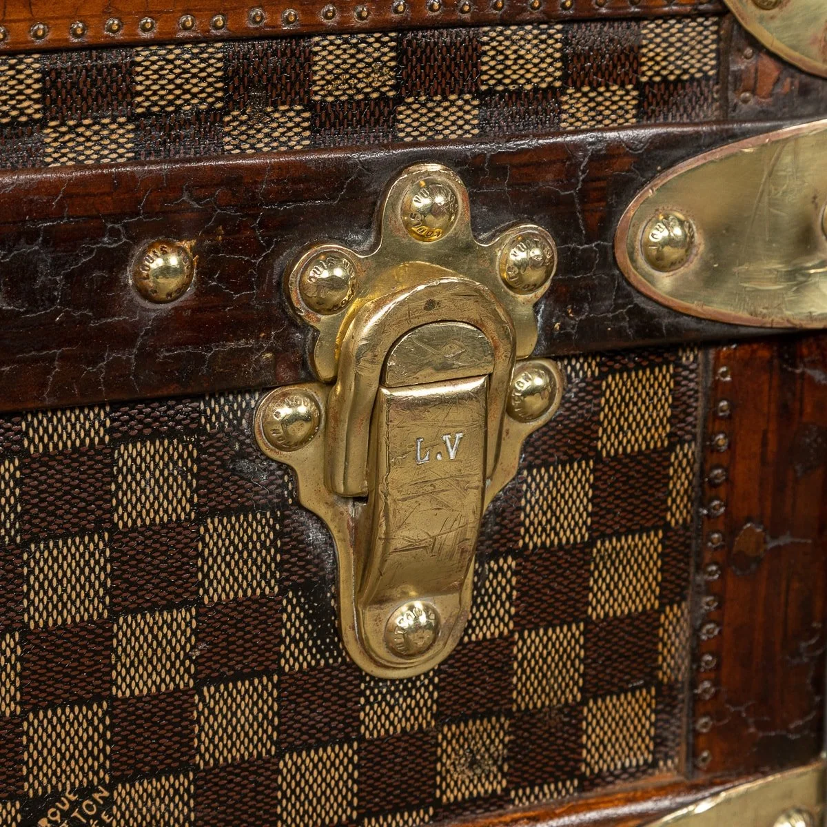 PUSHKIN ANTIQUES - ANTIQUE 20thC LOUIS VUITTON TRUNK IN DAMIER CANVAS, PARIS c.1900 - 19.jpg