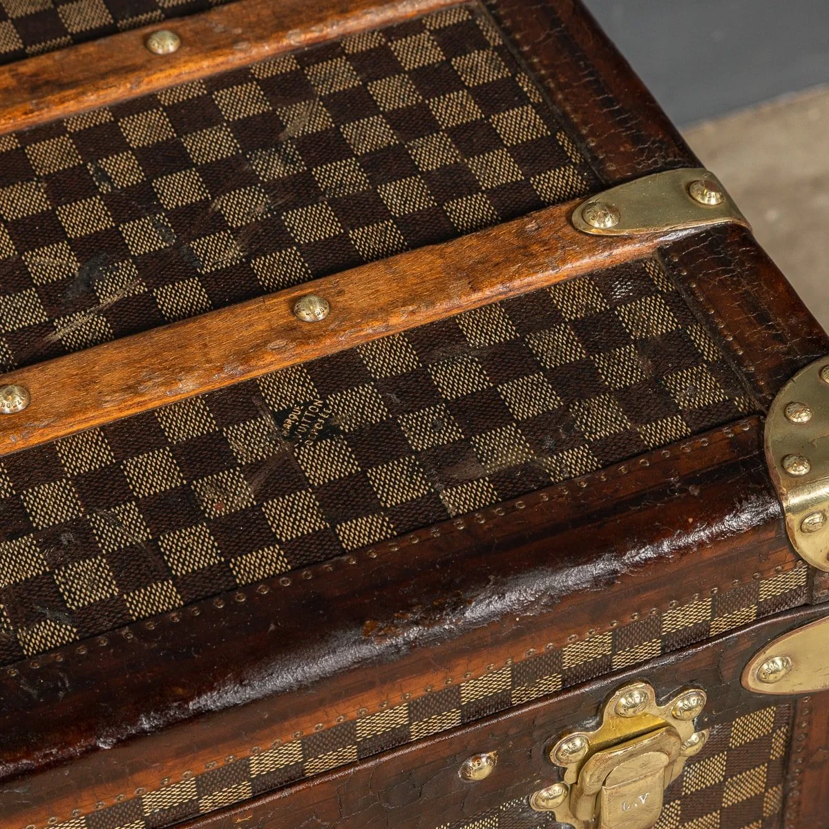 PUSHKIN ANTIQUES - ANTIQUE 20thC LOUIS VUITTON TRUNK IN DAMIER CANVAS, PARIS c.1900 - 21.jpg