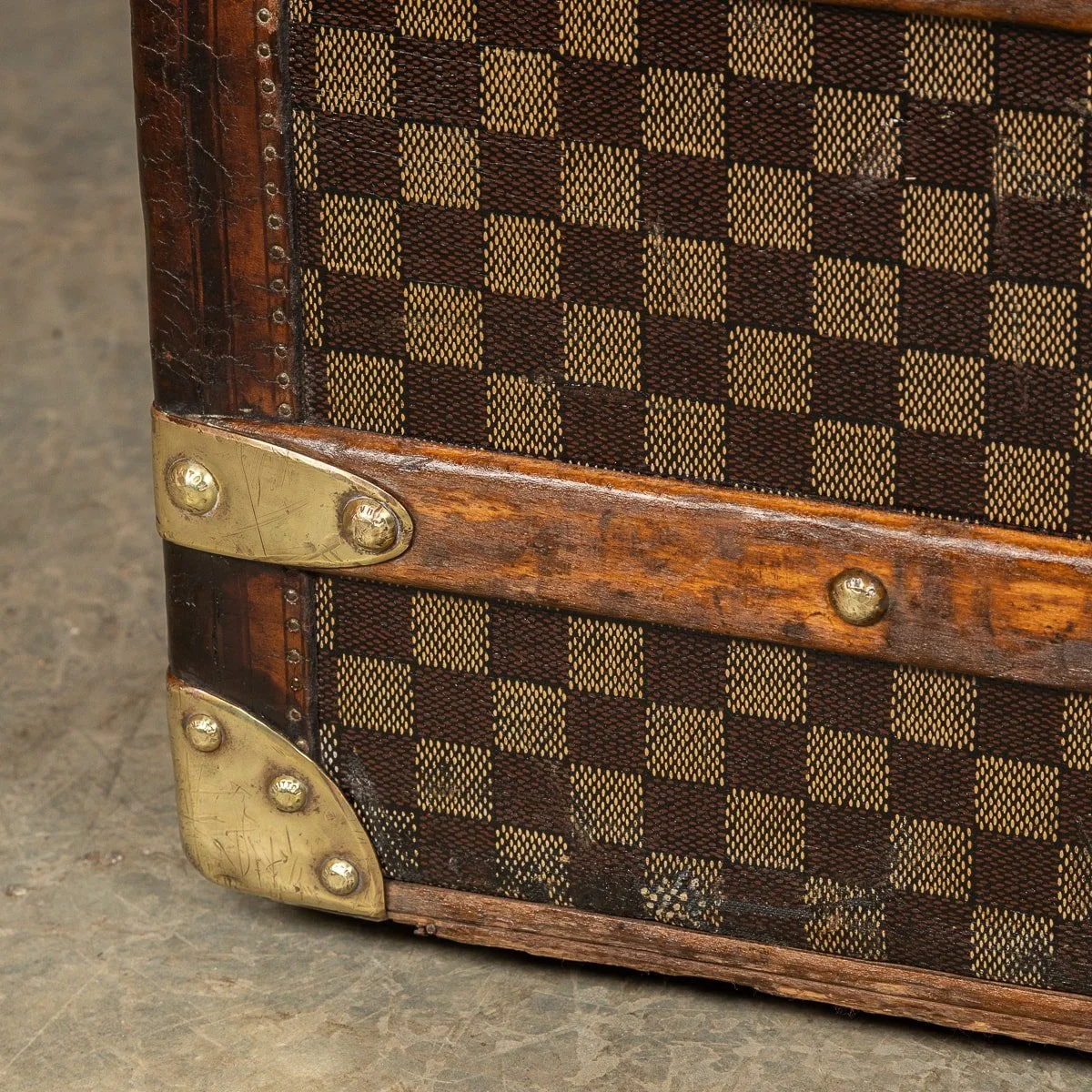 PUSHKIN ANTIQUES - ANTIQUE 20thC LOUIS VUITTON TRUNK IN DAMIER CANVAS, PARIS c.1900 - 27.jpg