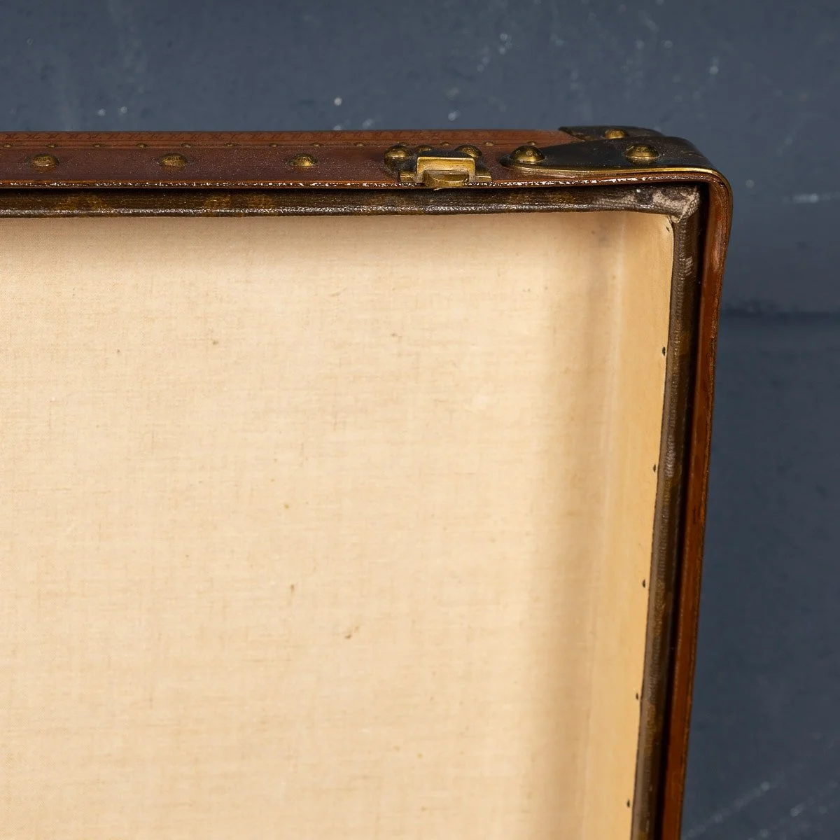 PUSHKIN ANTIQUES - MID 20thC LOUIS VUITTON SUITCASE IN MONOGRAM CANVAS, PARIS - 165.jpg