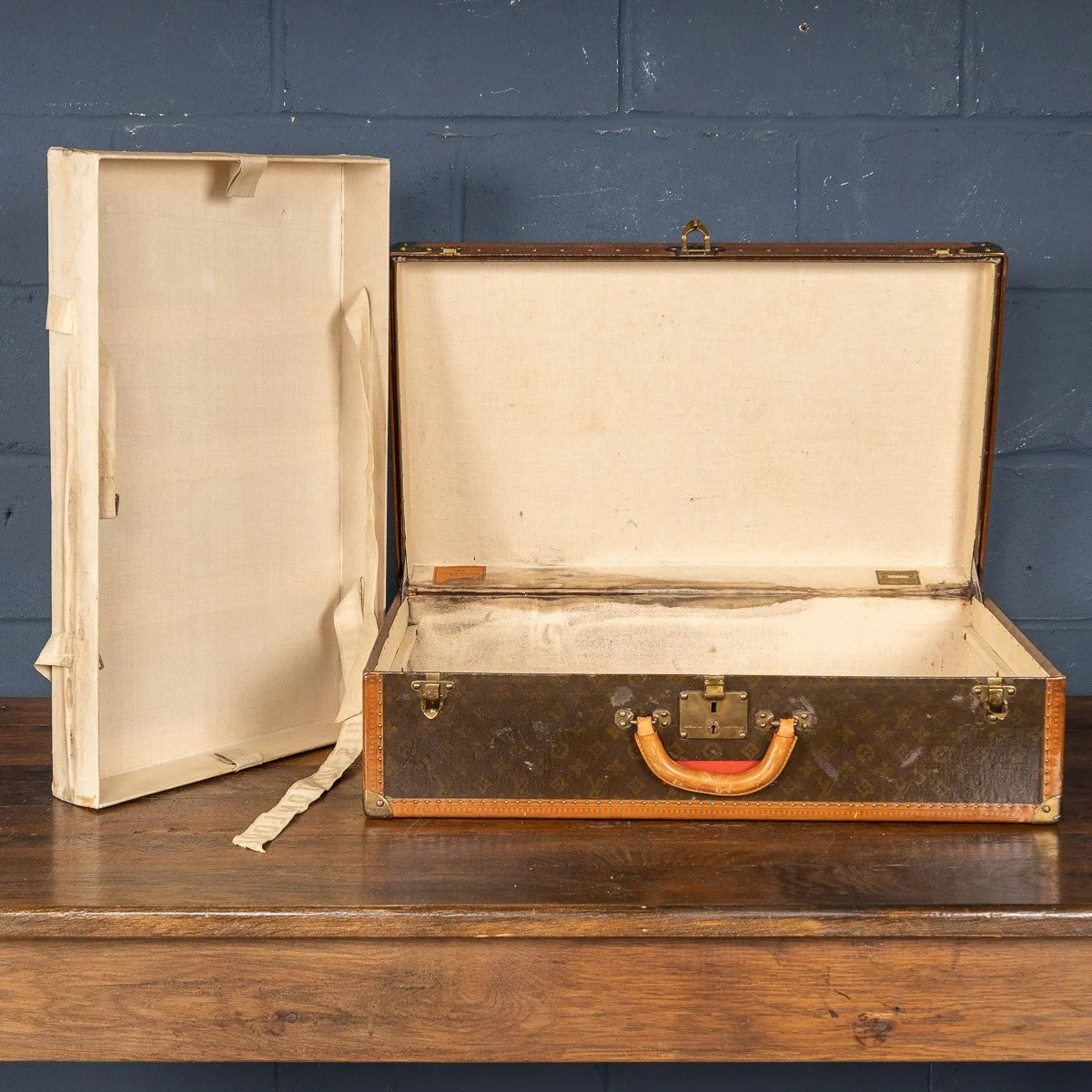 PUSHKIN ANTIQUES - MID 20thC LOUIS VUITTON SUITCASE IN MONOGRAM CANVAS, PARIS - 153.jpg