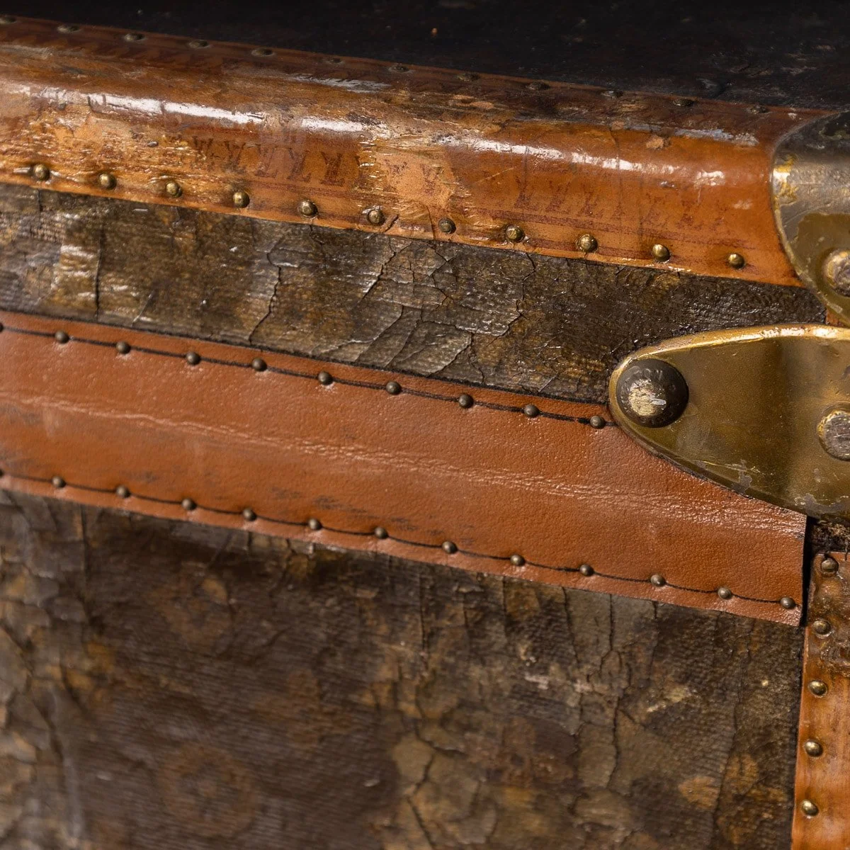 PUSHKIN ANTIQUES - MID 20thC LOUIS VUITTON SUITCASE IN MONOGRAM CANVAS, PARIS - 172.jpg