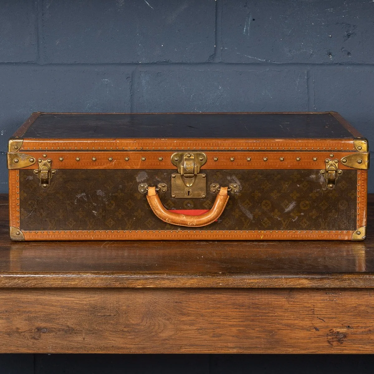 PUSHKIN ANTIQUES - MID 20thC LOUIS VUITTON SUITCASE IN MONOGRAM CANVAS, PARIS - 147.jpg