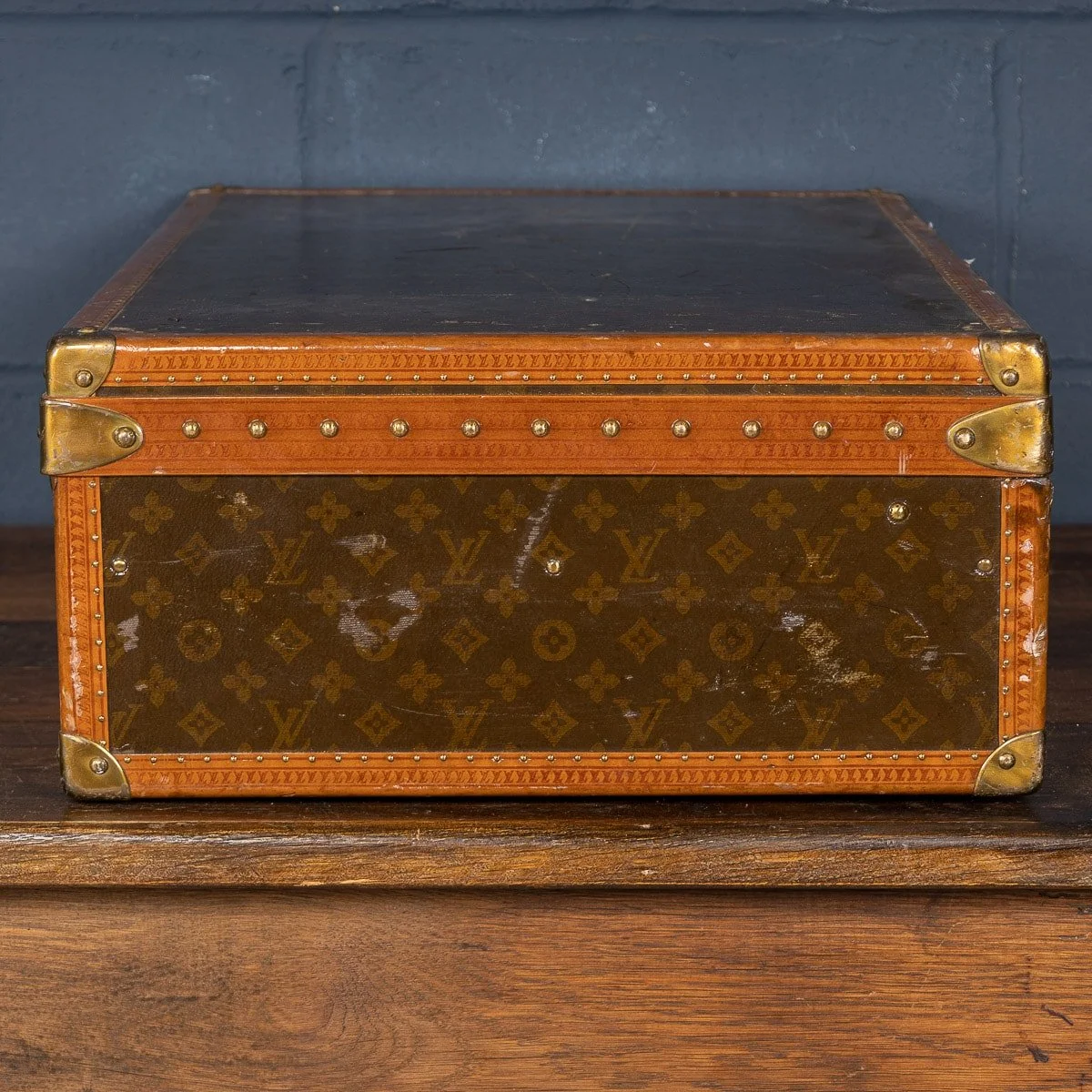 PUSHKIN ANTIQUES - MID 20thC LOUIS VUITTON SUITCASE IN MONOGRAM CANVAS, PARIS - 148.jpg