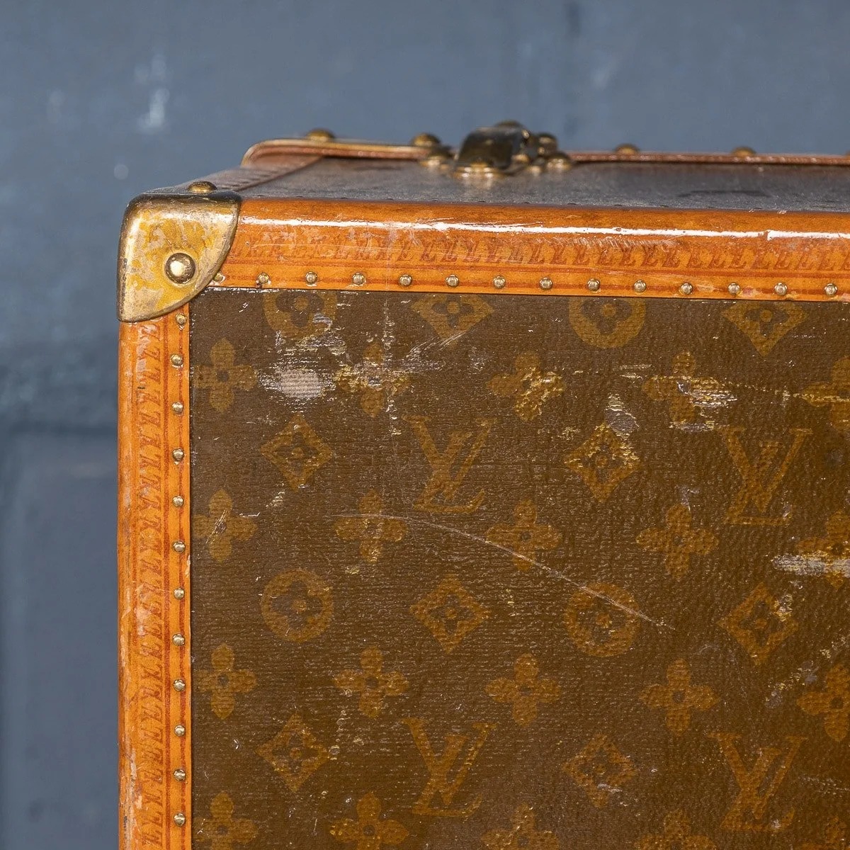 PUSHKIN ANTIQUES - MID 20thC LOUIS VUITTON SUITCASE IN MONOGRAM CANVAS, PARIS - 179.jpg