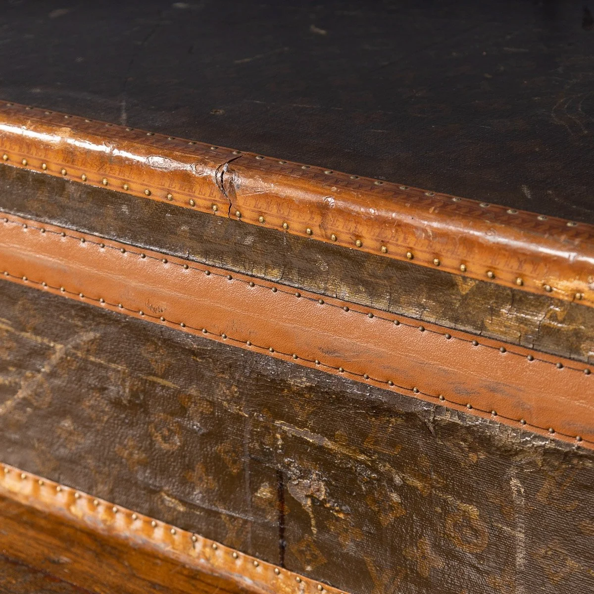PUSHKIN ANTIQUES - MID 20thC LOUIS VUITTON SUITCASE IN MONOGRAM CANVAS, PARIS - 175.jpg