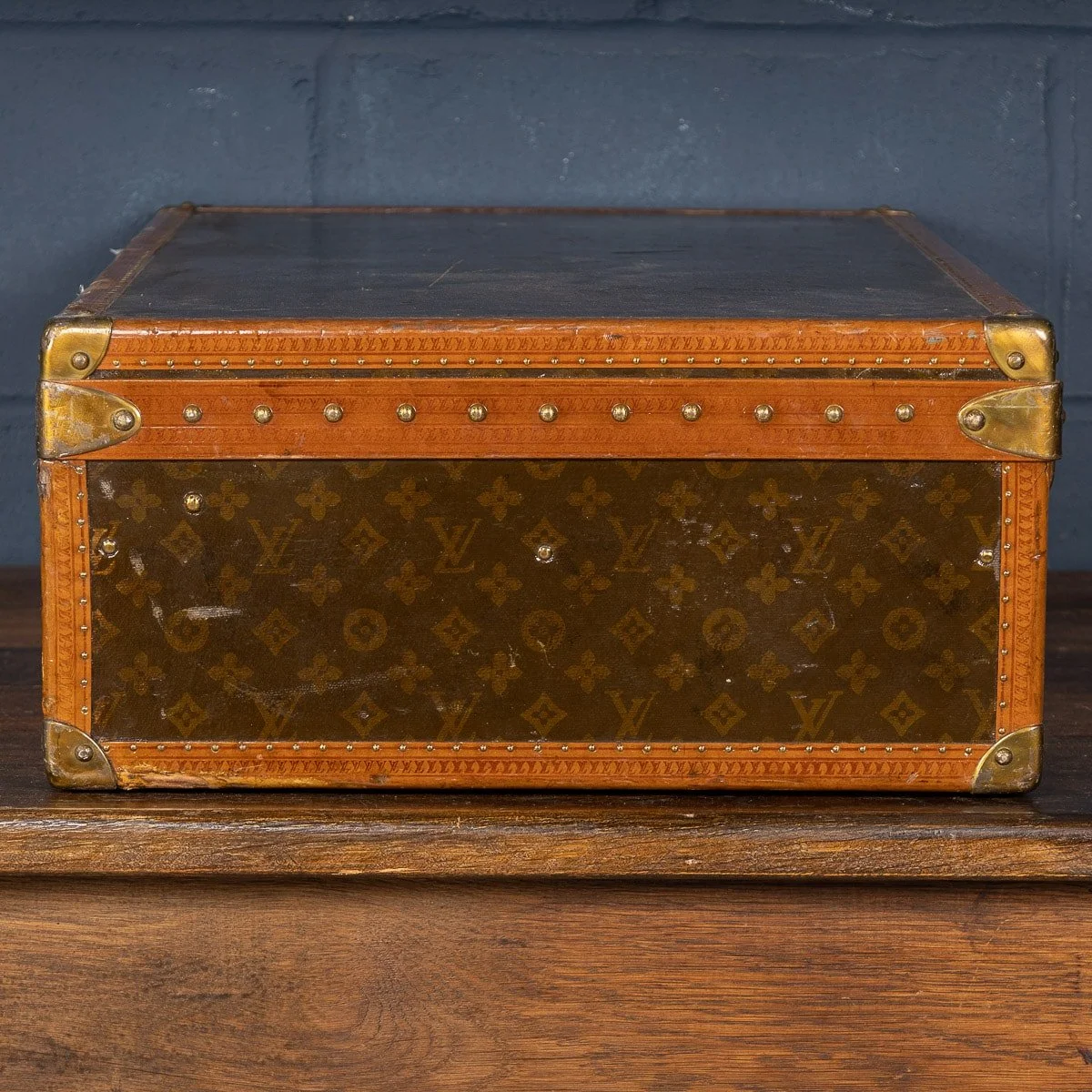 PUSHKIN ANTIQUES - MID 20thC LOUIS VUITTON SUITCASE IN MONOGRAM CANVAS, PARIS - 150.jpg