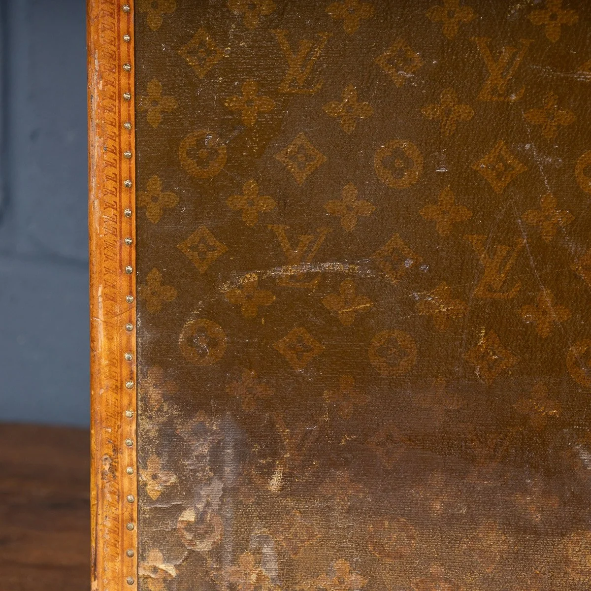 PUSHKIN ANTIQUES - MID 20thC LOUIS VUITTON SUITCASE IN MONOGRAM CANVAS, PARIS - 180.jpg