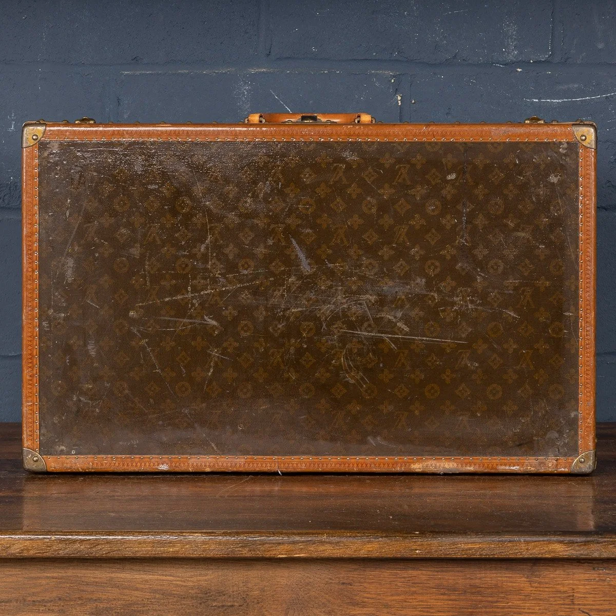 PUSHKIN ANTIQUES - MID 20thC LOUIS VUITTON SUITCASE IN MONOGRAM CANVAS, PARIS - 152.jpg