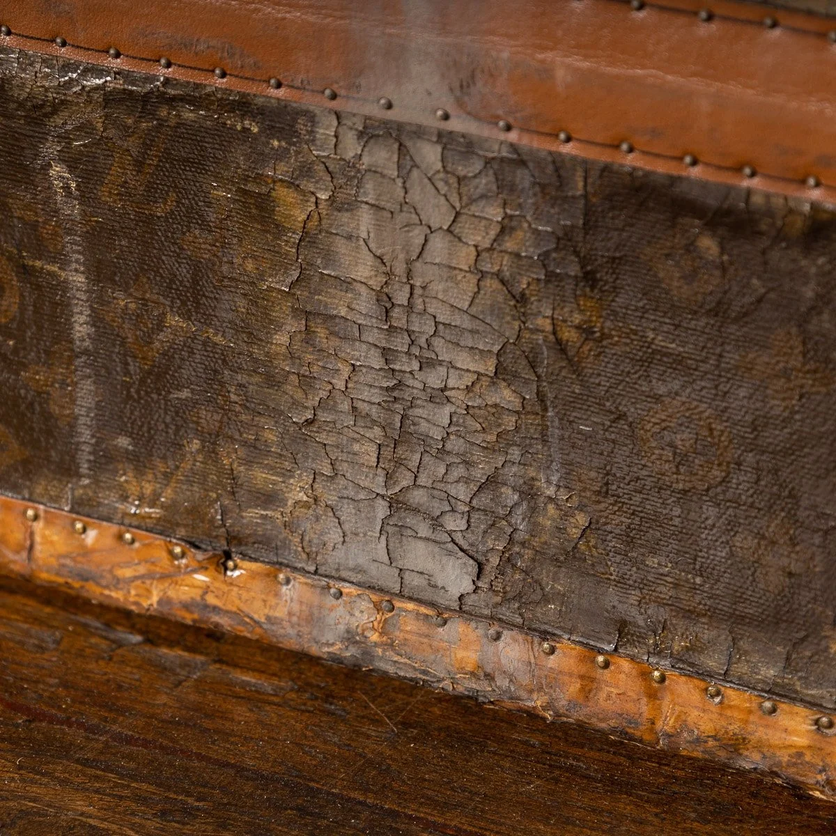 PUSHKIN ANTIQUES - MID 20thC LOUIS VUITTON SUITCASE IN MONOGRAM CANVAS, PARIS - 174.jpg