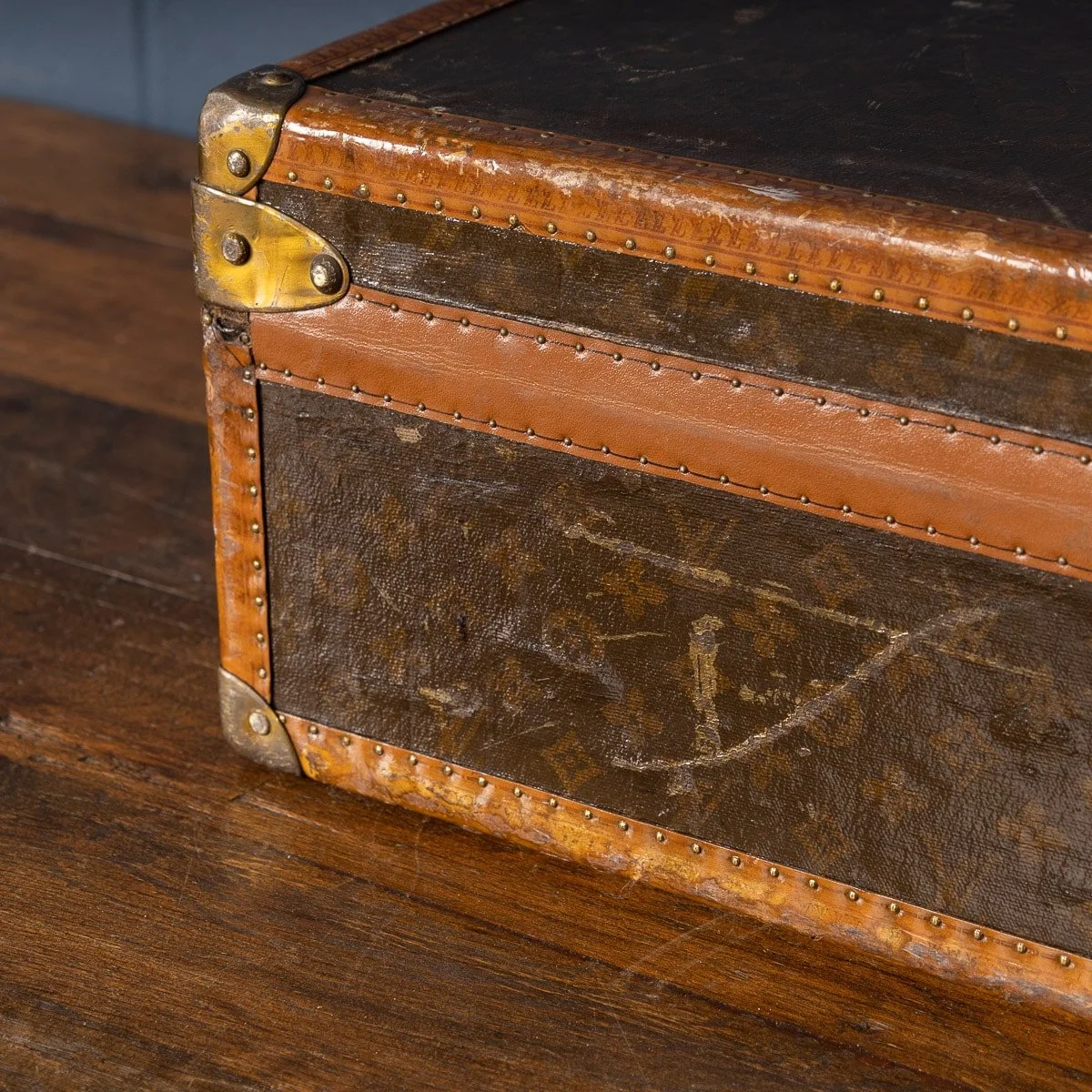 PUSHKIN ANTIQUES - MID 20thC LOUIS VUITTON SUITCASE IN MONOGRAM CANVAS, PARIS - 176.jpg
