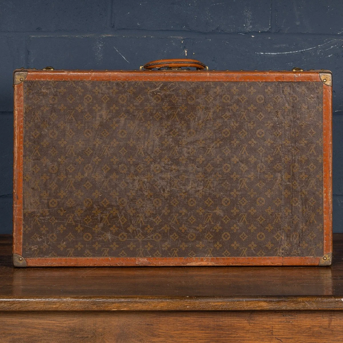 PUSHKIN ANTIQUES - MID 20thC LOUIS VUITTON SUITCASE IN MONOGRAM CANVAS, PARIS - 118.jpg