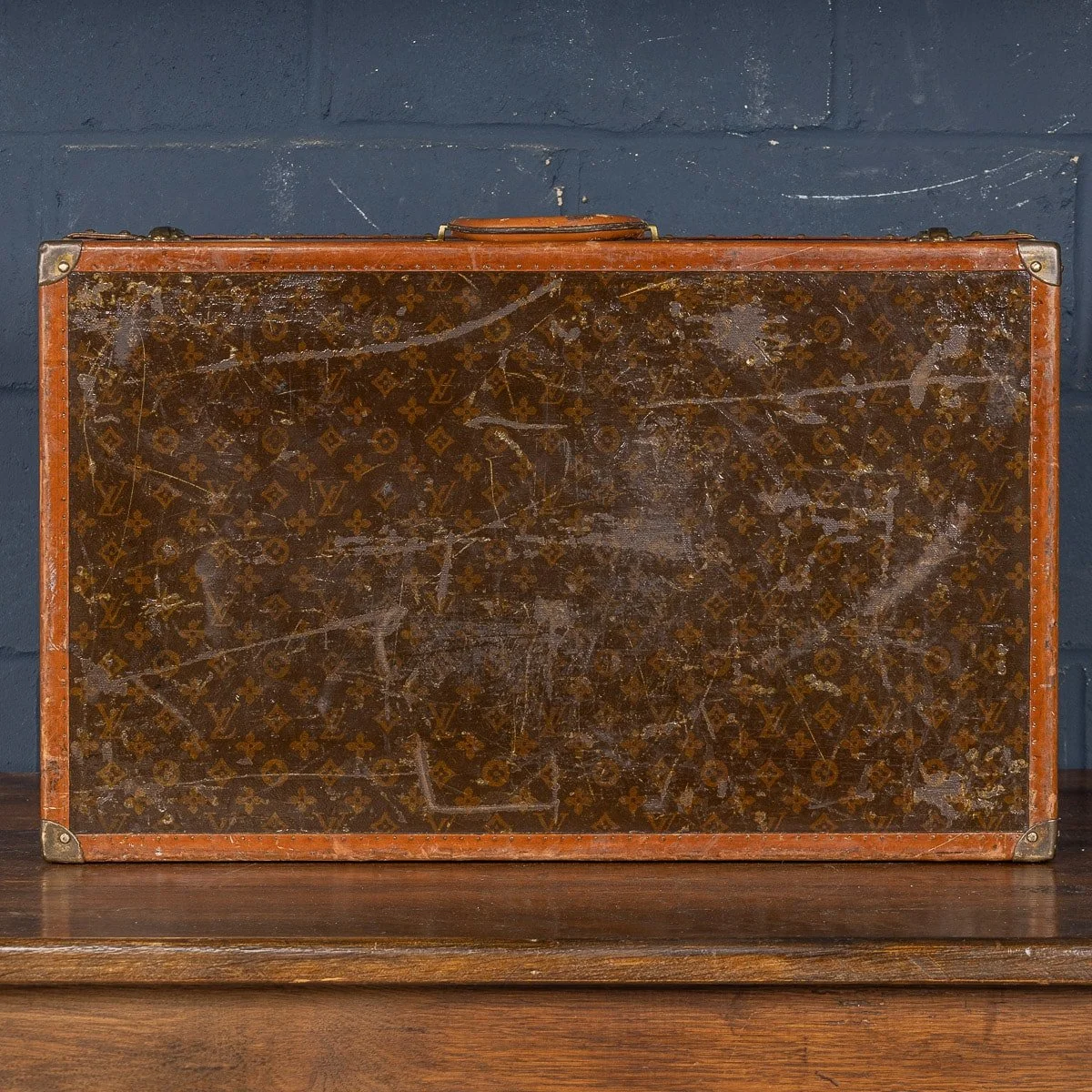 PUSHKIN ANTIQUES - MID 20thC LOUIS VUITTON SUITCASE IN MONOGRAM CANVAS, PARIS - 117.jpg
