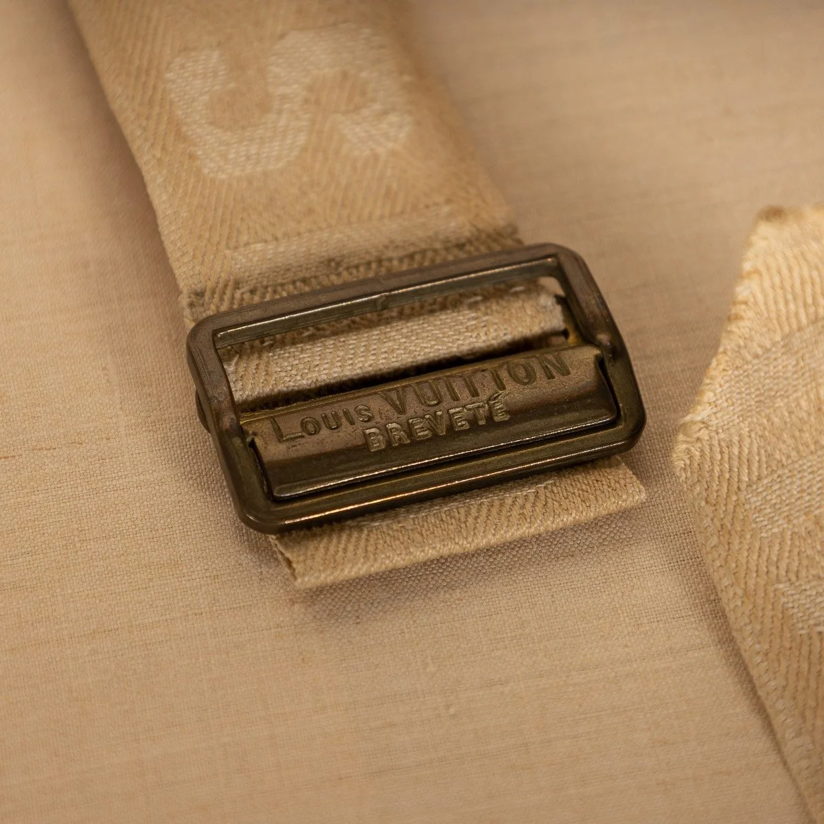 PUSHKIN ANTIQUES - MID 20thC LOUIS VUITTON SUITCASE IN MONOGRAM CANVAS, PARIS - 128.jpg