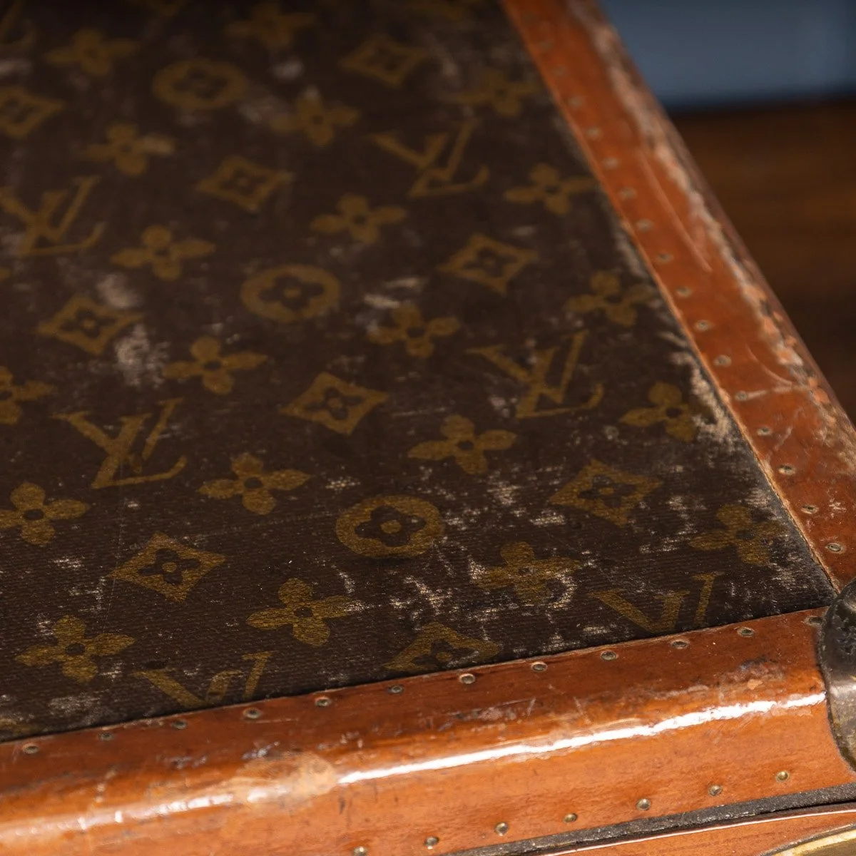 PUSHKIN ANTIQUES - MID 20thC LOUIS VUITTON SUITCASE IN MONOGRAM CANVAS, PARIS - 139.jpg