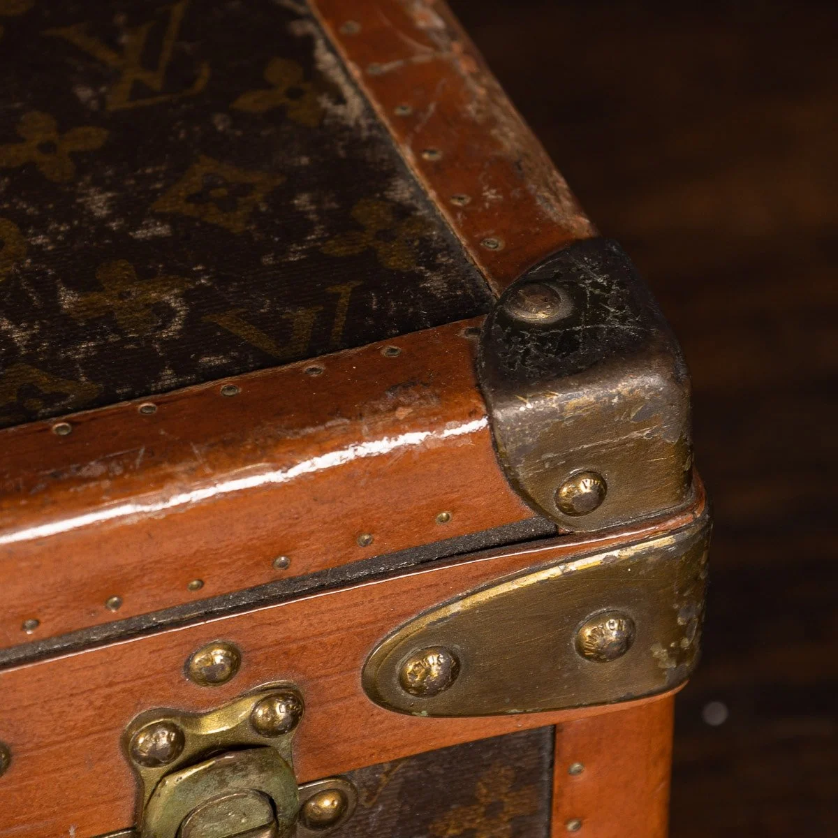 PUSHKIN ANTIQUES - MID 20thC LOUIS VUITTON SUITCASE IN MONOGRAM CANVAS, PARIS - 138.jpg