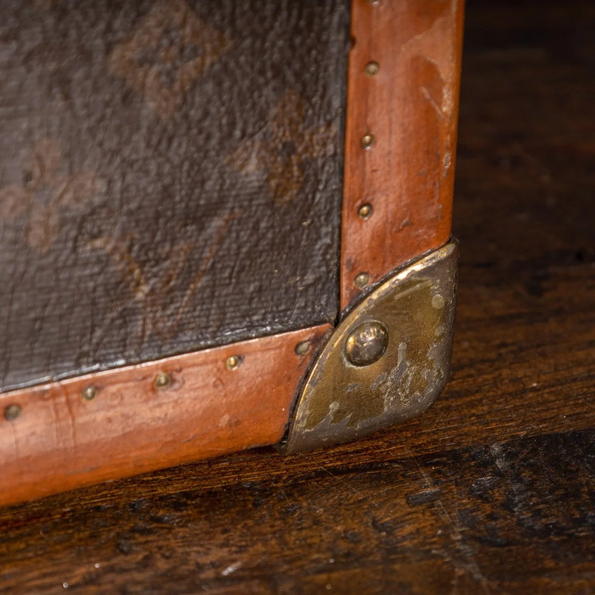 PUSHKIN ANTIQUES - MID 20thC LOUIS VUITTON SUITCASE IN MONOGRAM CANVAS, PARIS - 135.jpg
