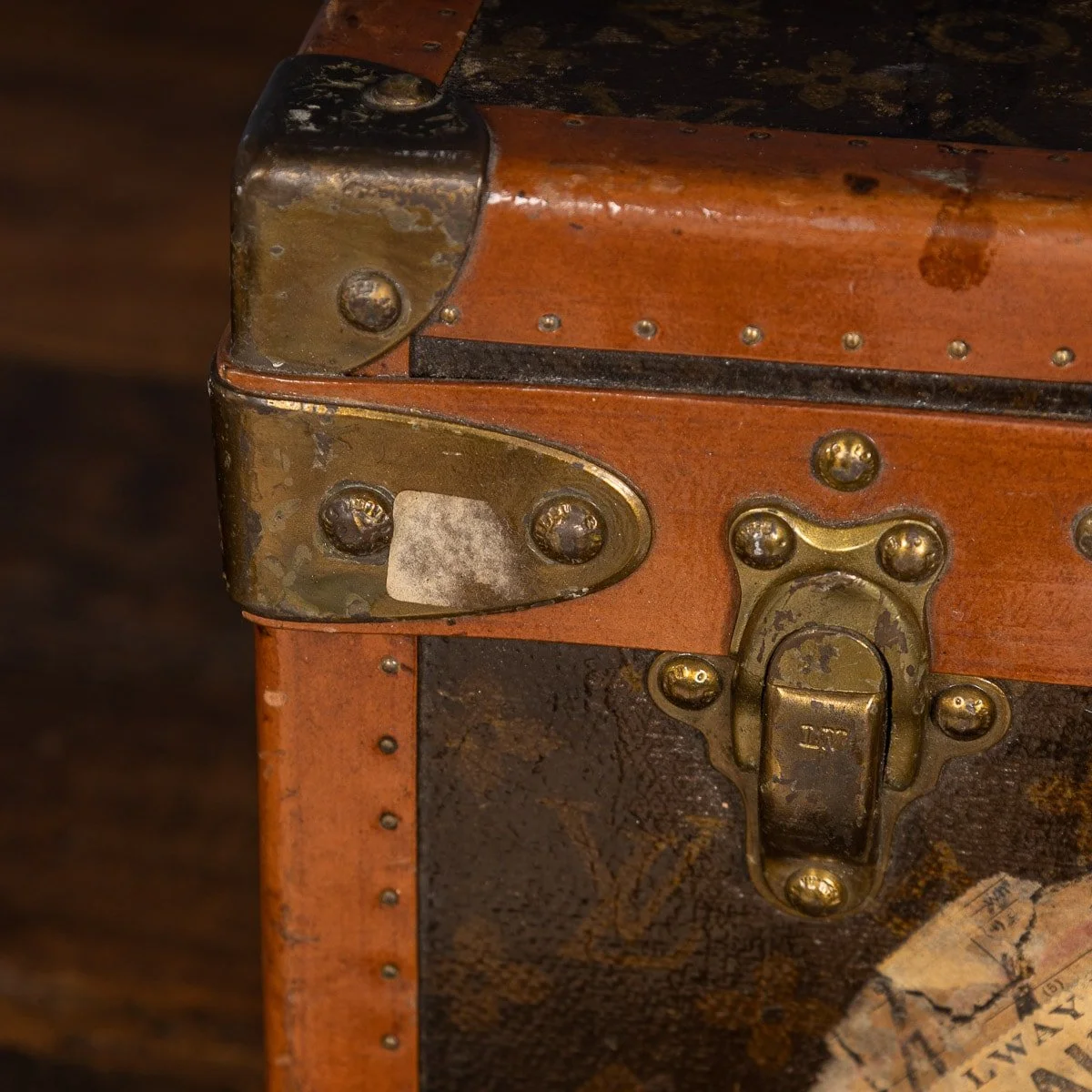 PUSHKIN ANTIQUES - MID 20thC LOUIS VUITTON SUITCASE IN MONOGRAM CANVAS, PARIS - 137.jpg