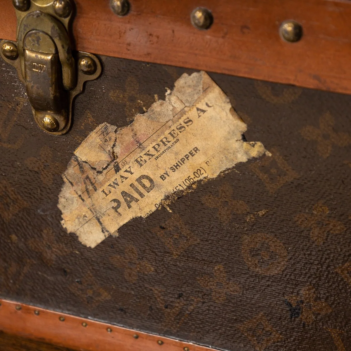 PUSHKIN ANTIQUES - MID 20thC LOUIS VUITTON SUITCASE IN MONOGRAM CANVAS, PARIS - 136.jpg