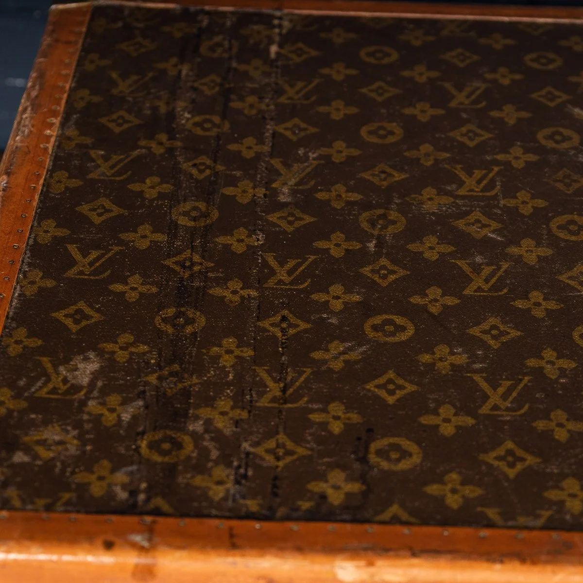 PUSHKIN ANTIQUES - MID 20thC LOUIS VUITTON SUITCASE IN MONOGRAM CANVAS, PARIS - 143.jpg