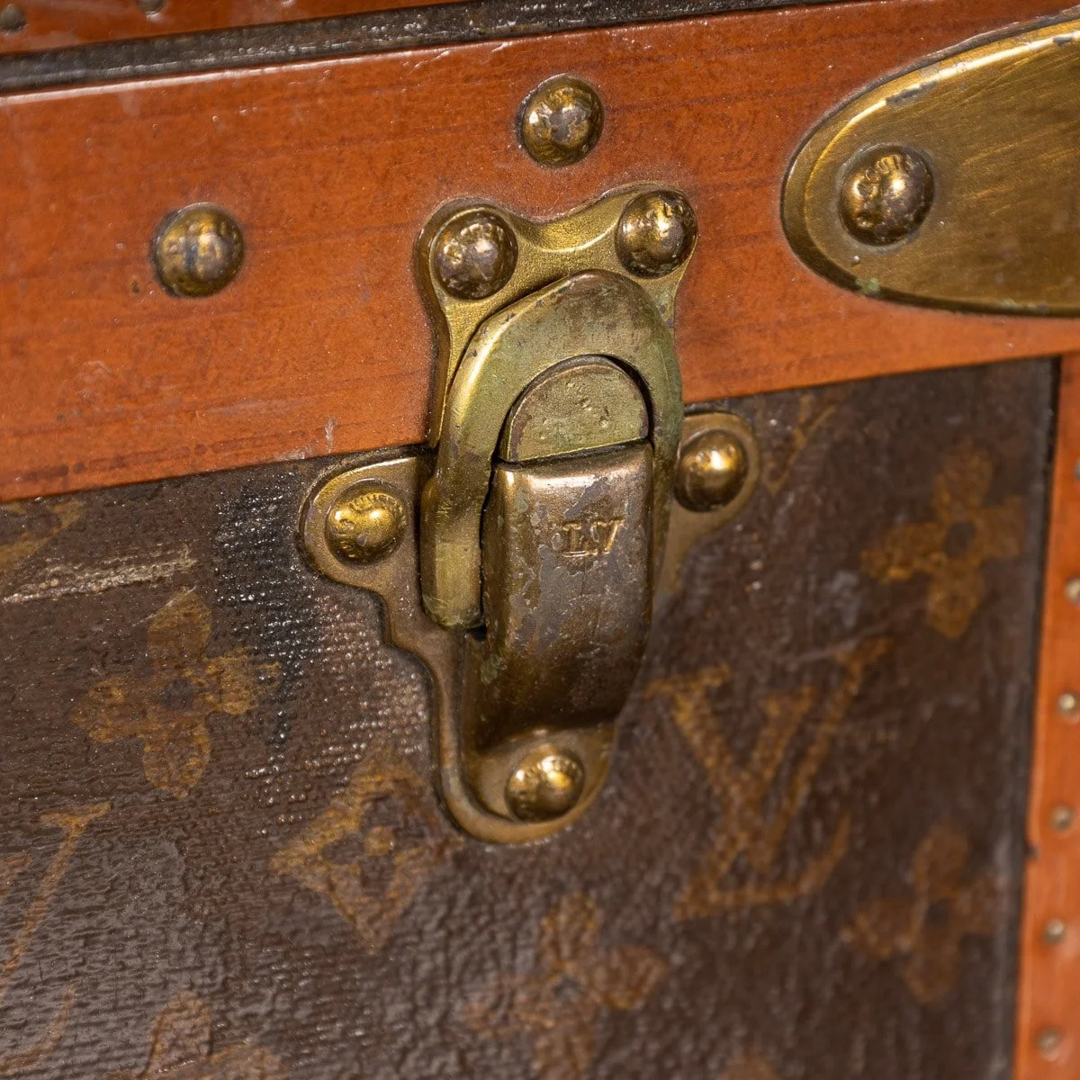 PUSHKIN ANTIQUES - MID 20thC LOUIS VUITTON SUITCASE IN MONOGRAM CANVAS, PARIS - 134.jpg