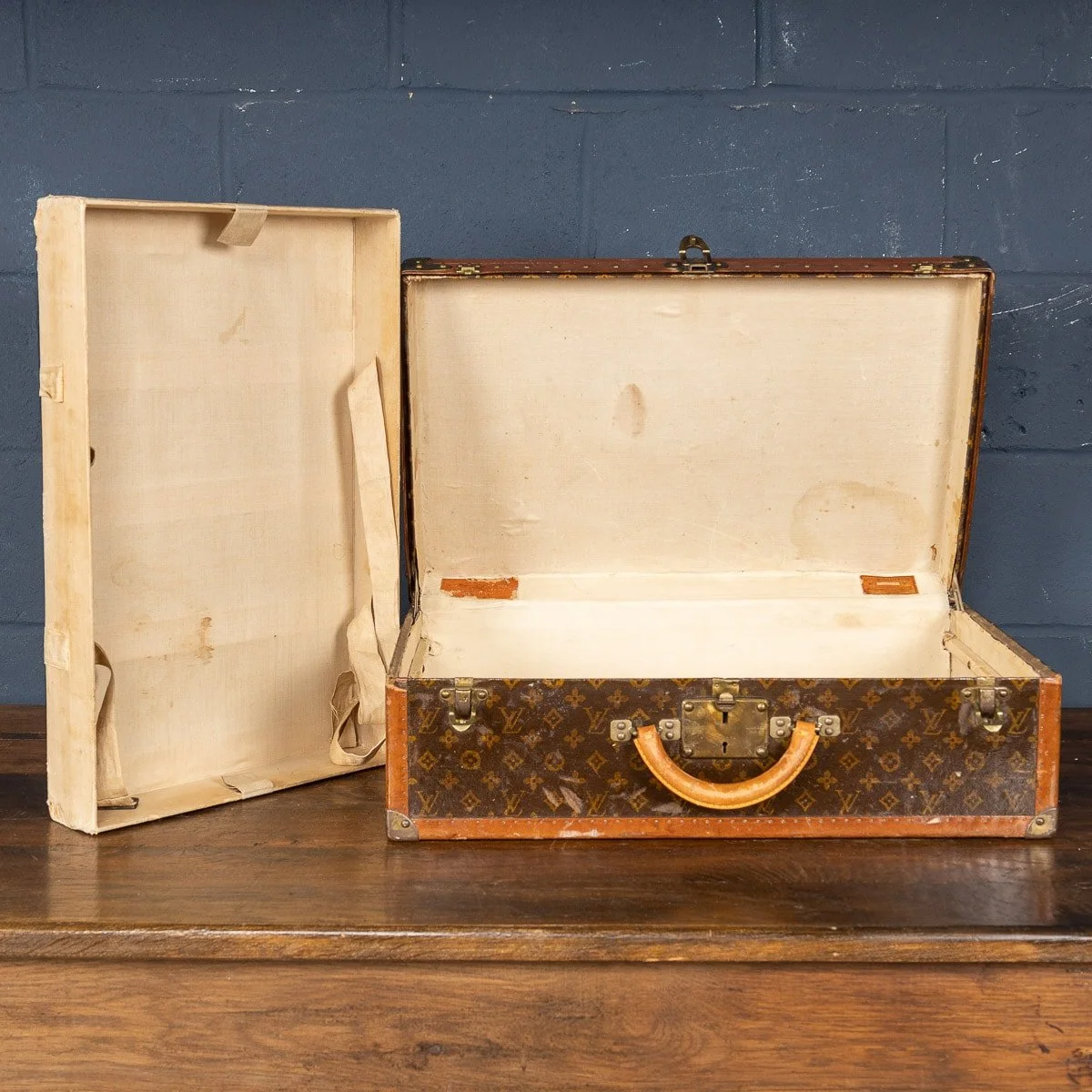 PUSHKIN ANTIQUES - MID 20thC LOUIS VUITTON SUITCASE IN MONOGRAM CANVAS, PARIS - 87.jpg