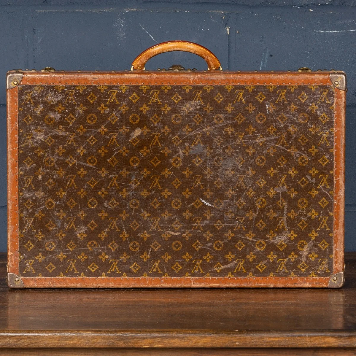 PUSHKIN ANTIQUES - MID 20thC LOUIS VUITTON SUITCASE IN MONOGRAM CANVAS, PARIS - 86.jpg