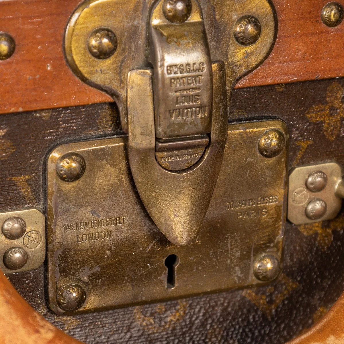 PUSHKIN ANTIQUES - MID 20thC LOUIS VUITTON SUITCASE IN MONOGRAM CANVAS, PARIS - 98.jpg