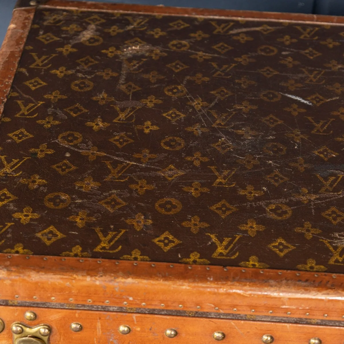 PUSHKIN ANTIQUES - MID 20thC LOUIS VUITTON SUITCASE IN MONOGRAM CANVAS, PARIS - 108.jpg