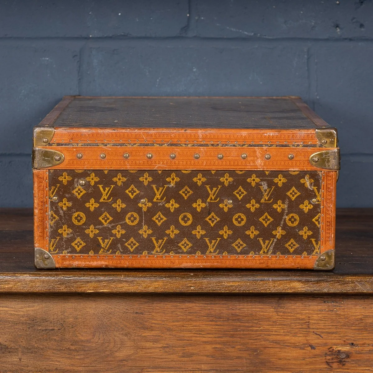 PUSHKIN ANTIQUES - MID 20thC LOUIS VUITTON SUITCASE IN MONOGRAM CANVAS, PARIS - 41.jpg