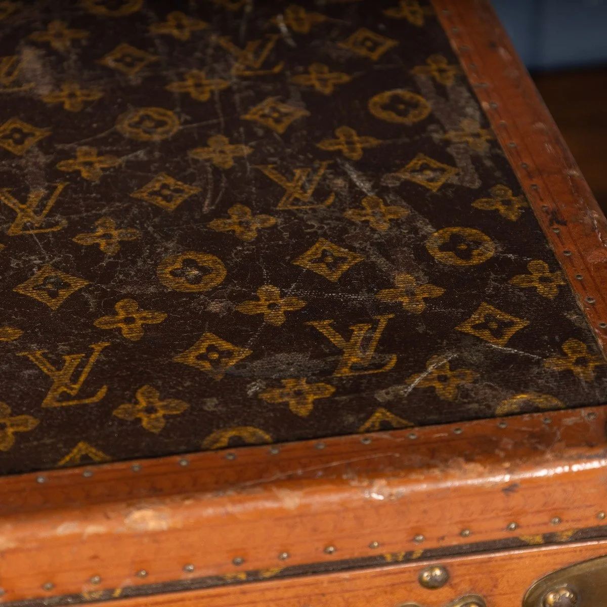PUSHKIN ANTIQUES - MID 20thC LOUIS VUITTON SUITCASE IN MONOGRAM CANVAS, PARIS - 65.jpg