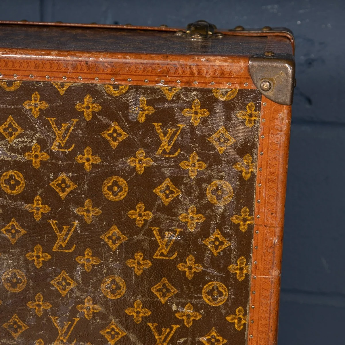 PUSHKIN ANTIQUES - MID 20thC LOUIS VUITTON SUITCASE IN MONOGRAM CANVAS, PARIS - 76.jpg