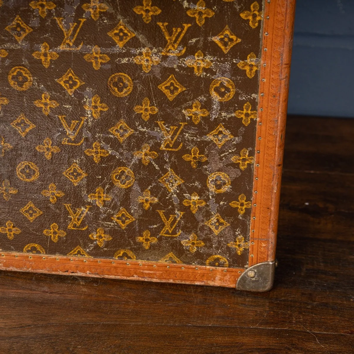 PUSHKIN ANTIQUES - MID 20thC LOUIS VUITTON SUITCASE IN MONOGRAM CANVAS, PARIS - 77.jpg
