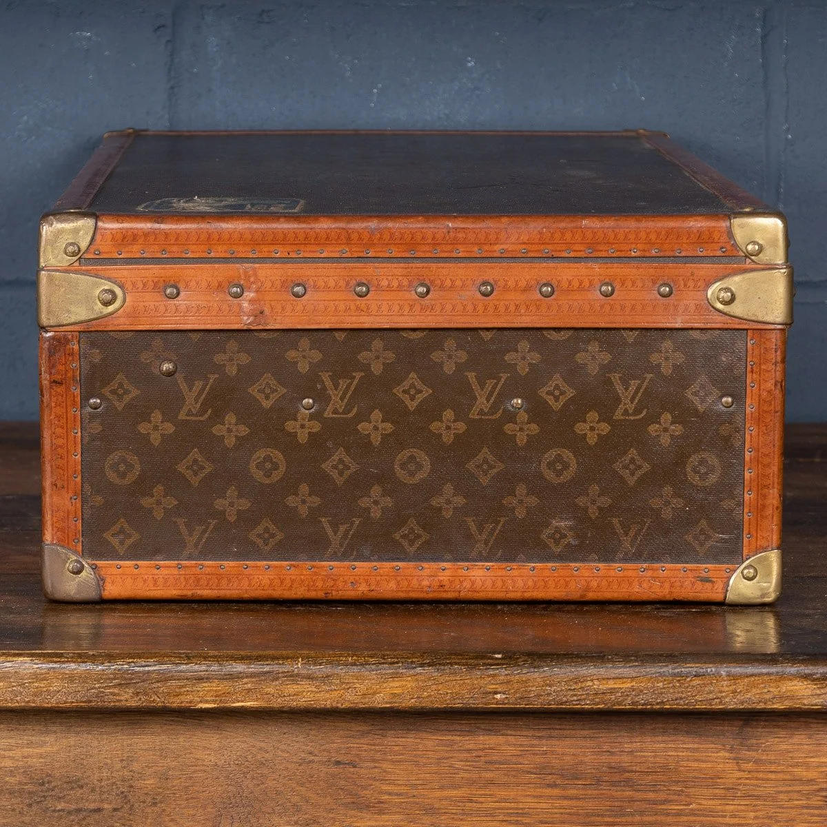PUSHKIN ANTIQUES - MID 20thC LOUIS VUITTON HARD SIDED CASE IN MONOGRAM CANVAS, PARIS - 07.jpg