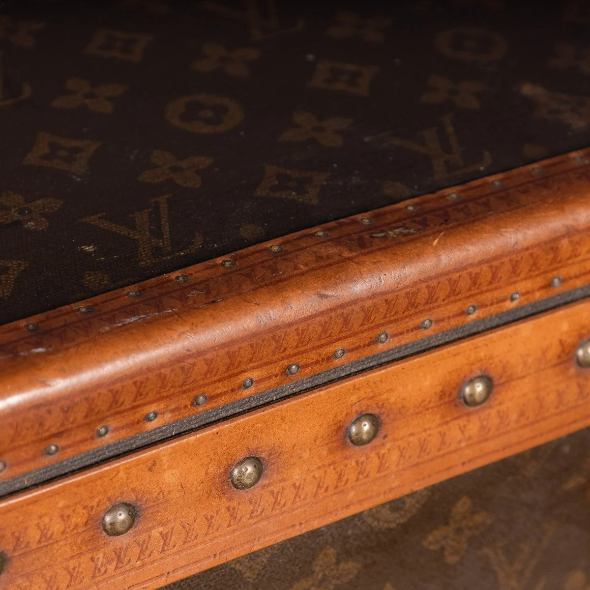 PUSHKIN ANTIQUES - MID 20thC LOUIS VUITTON HARD SIDED CASE IN MONOGRAM CANVAS, PARIS - 26.jpg