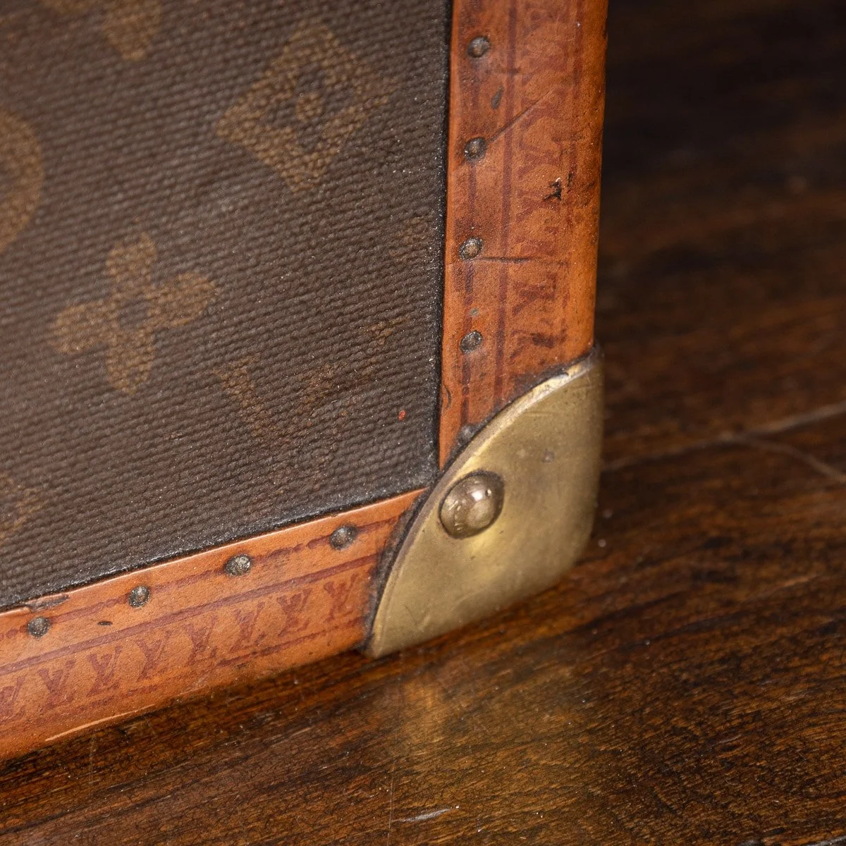 PUSHKIN ANTIQUES - MID 20thC LOUIS VUITTON HARD SIDED CASE IN MONOGRAM CANVAS, PARIS - 25.jpg