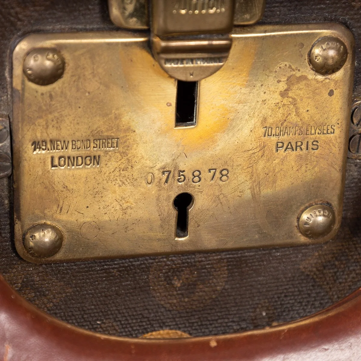 PUSHKIN ANTIQUES - MID 20thC LOUIS VUITTON HARD SIDED CASE IN MONOGRAM CANVAS, PARIS - 20.jpg