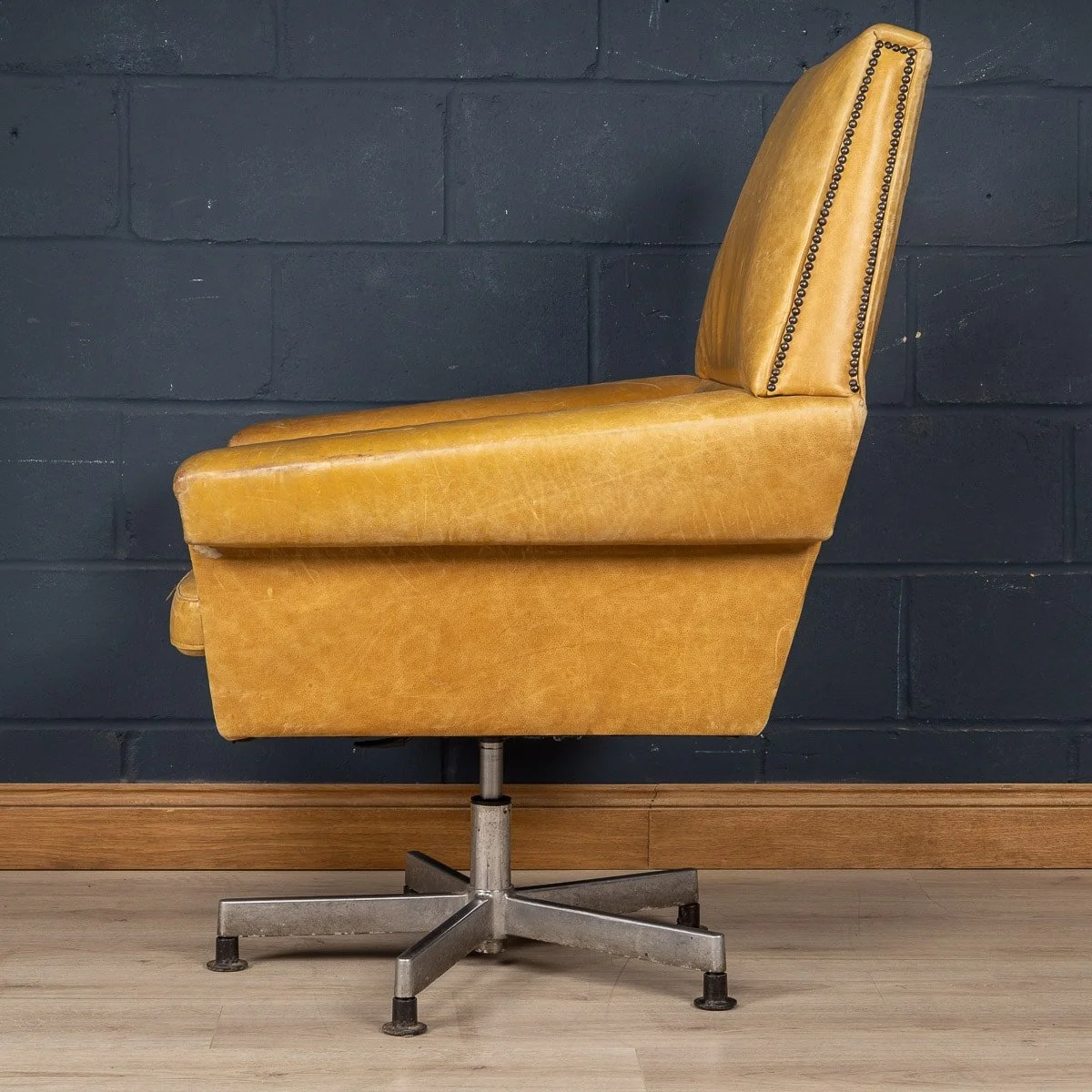 PUSHKIN ANTIQUES - LATE 20thC ENGLISH LEATHER REVOLVING CHAIR - 05.jpg