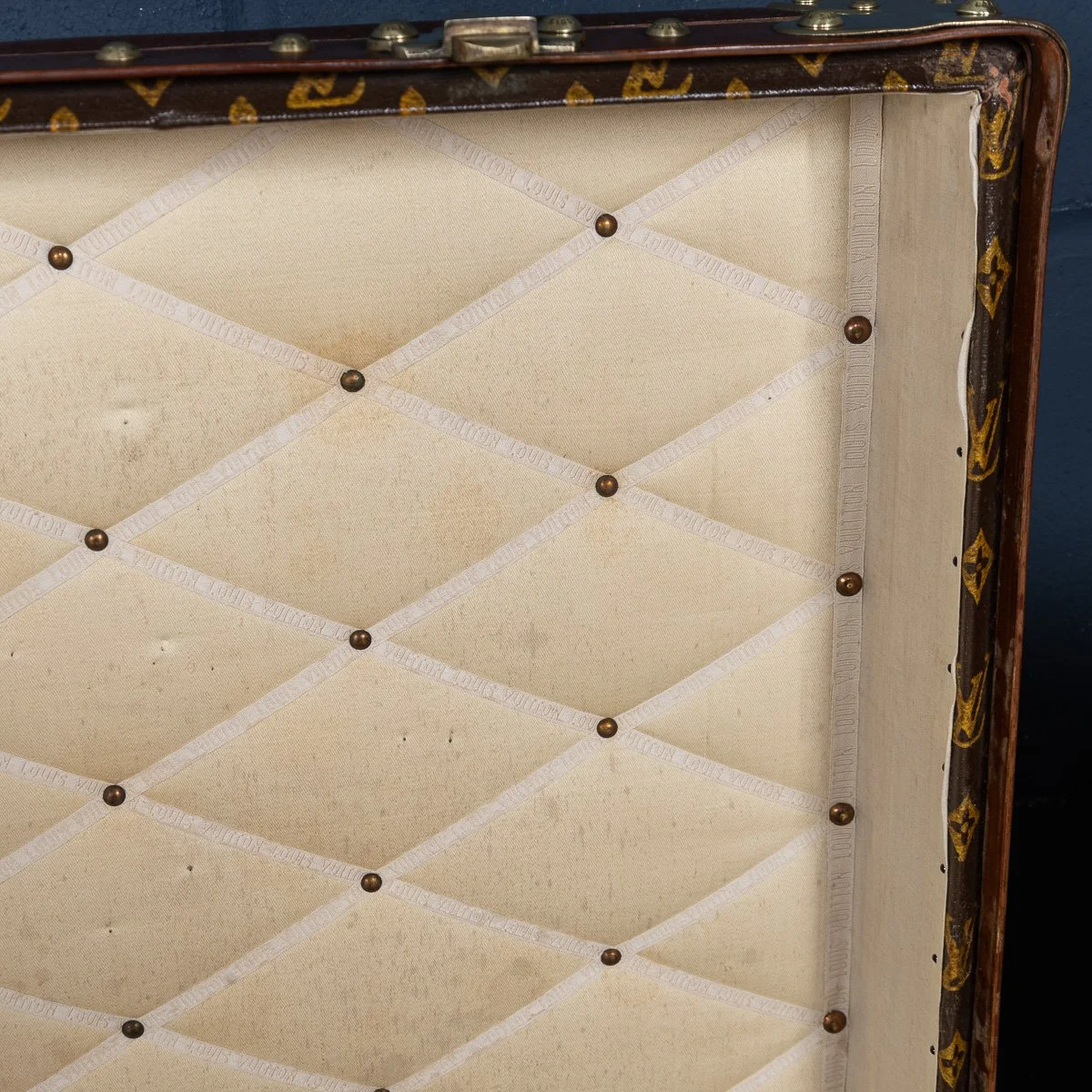 PUSHKINS.COM - B11431dw - ANTIQUE 20thC LOUIS VUITTON %22MALLE HAUTE%22 IN MONOGRAM CANVAS, FRANCE c.1920 - 13.jpg
