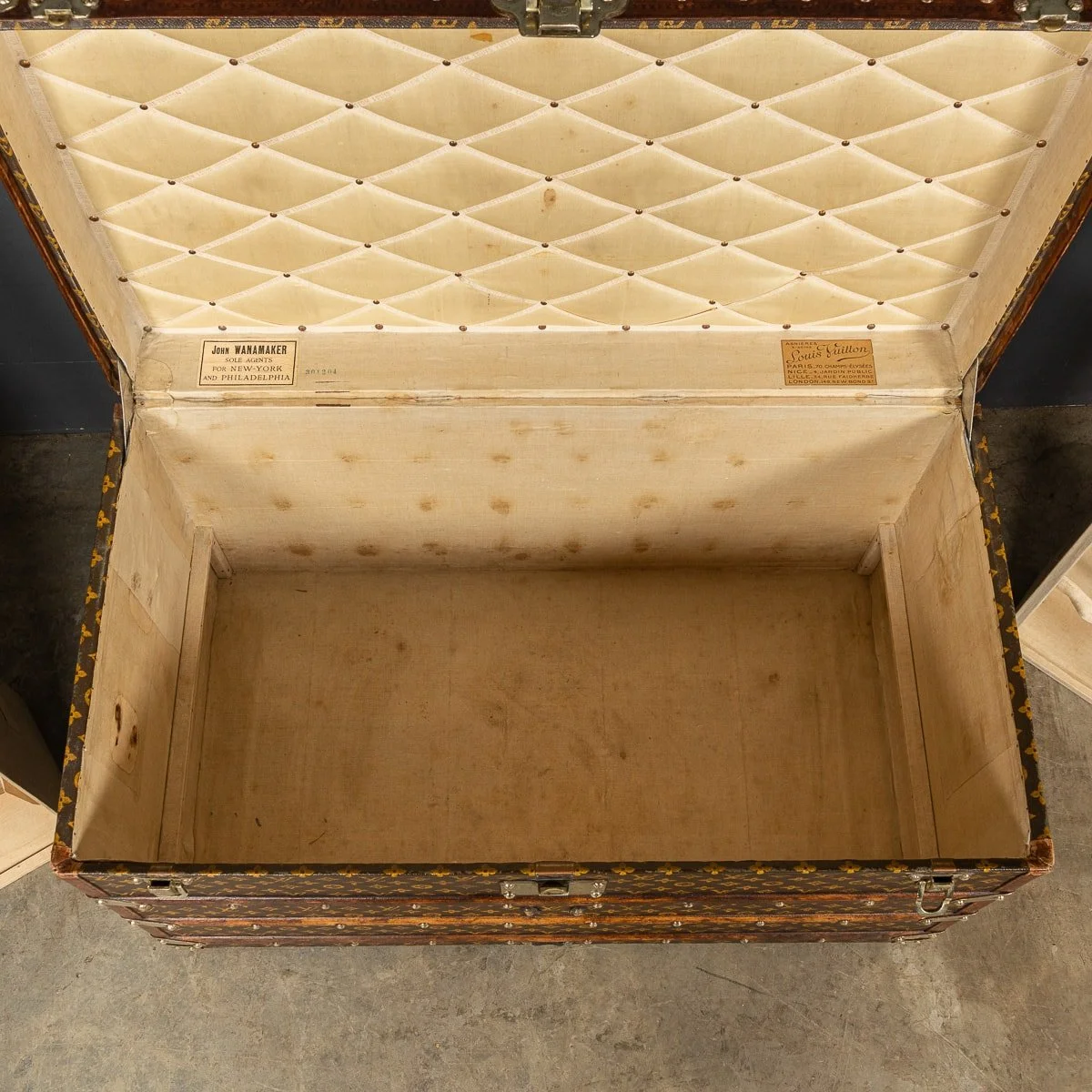 PUSHKIN ANTIQUES - ANTIQUE 20thC LOUIS VUITTON CABIN TRUNK IN MONOGRAM CANVAS, PARIS c.1920 - 11.jpg