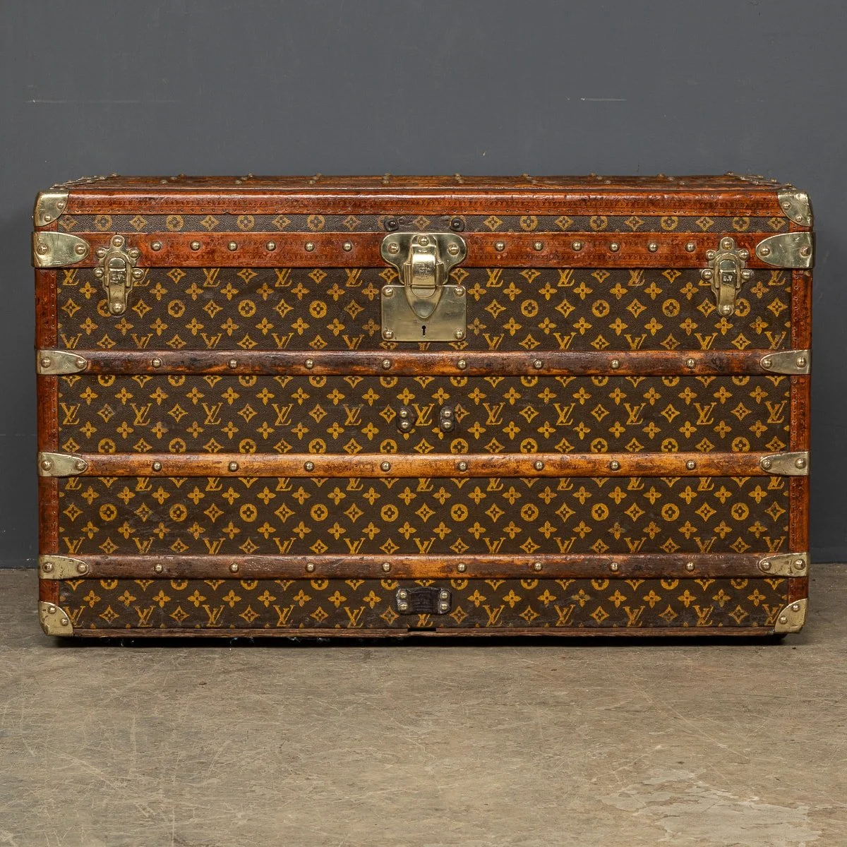 PUSHKIN ANTIQUES - ANTIQUE 20thC LOUIS VUITTON CABIN TRUNK IN MONOGRAM CANVAS, PARIS c.1920 - 04.jpg