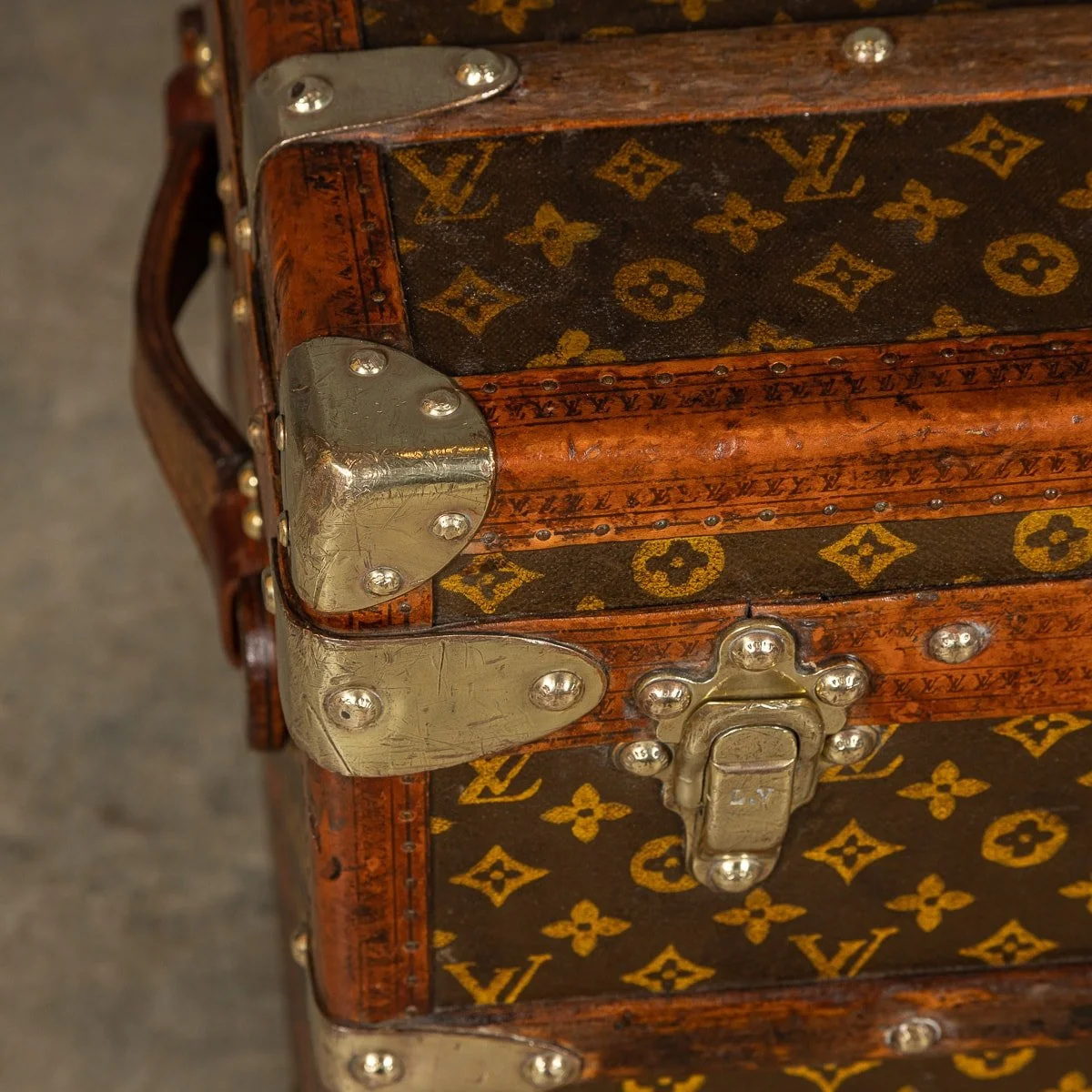 PUSHKIN ANTIQUES - ANTIQUE 20thC LOUIS VUITTON CABIN TRUNK IN MONOGRAM CANVAS, PARIS c.1920 - 22.jpg