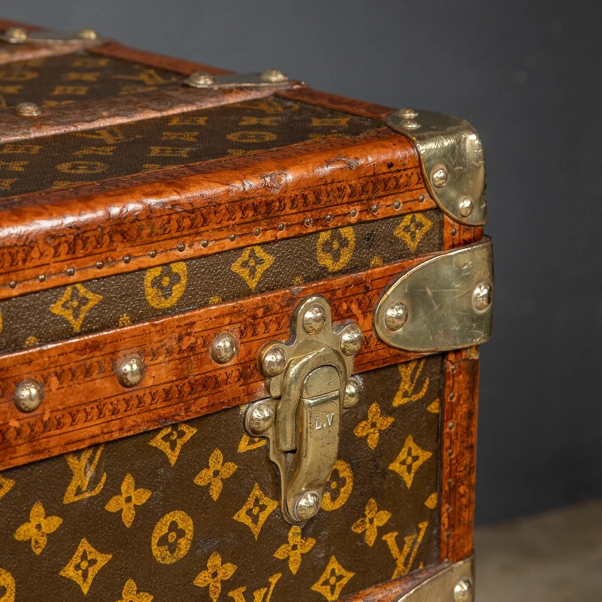 PUSHKIN ANTIQUES - ANTIQUE 20thC LOUIS VUITTON CABIN TRUNK IN MONOGRAM CANVAS, PARIS c.1920 - 23.jpg