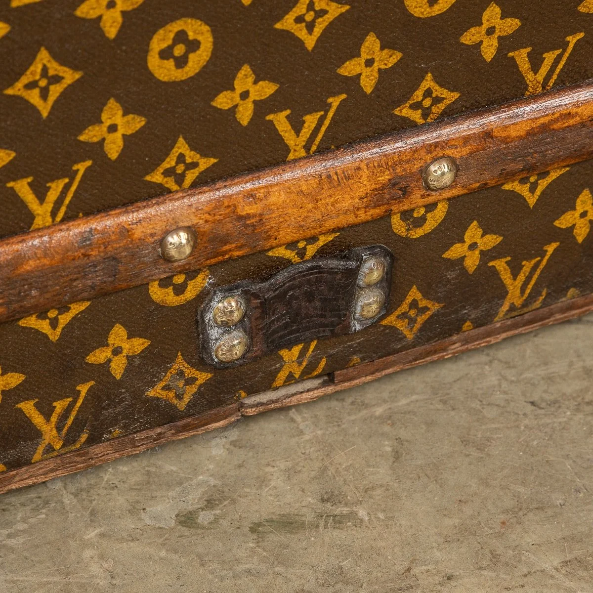 PUSHKIN ANTIQUES - ANTIQUE 20thC LOUIS VUITTON CABIN TRUNK IN MONOGRAM CANVAS, PARIS c.1920 - 24.jpg