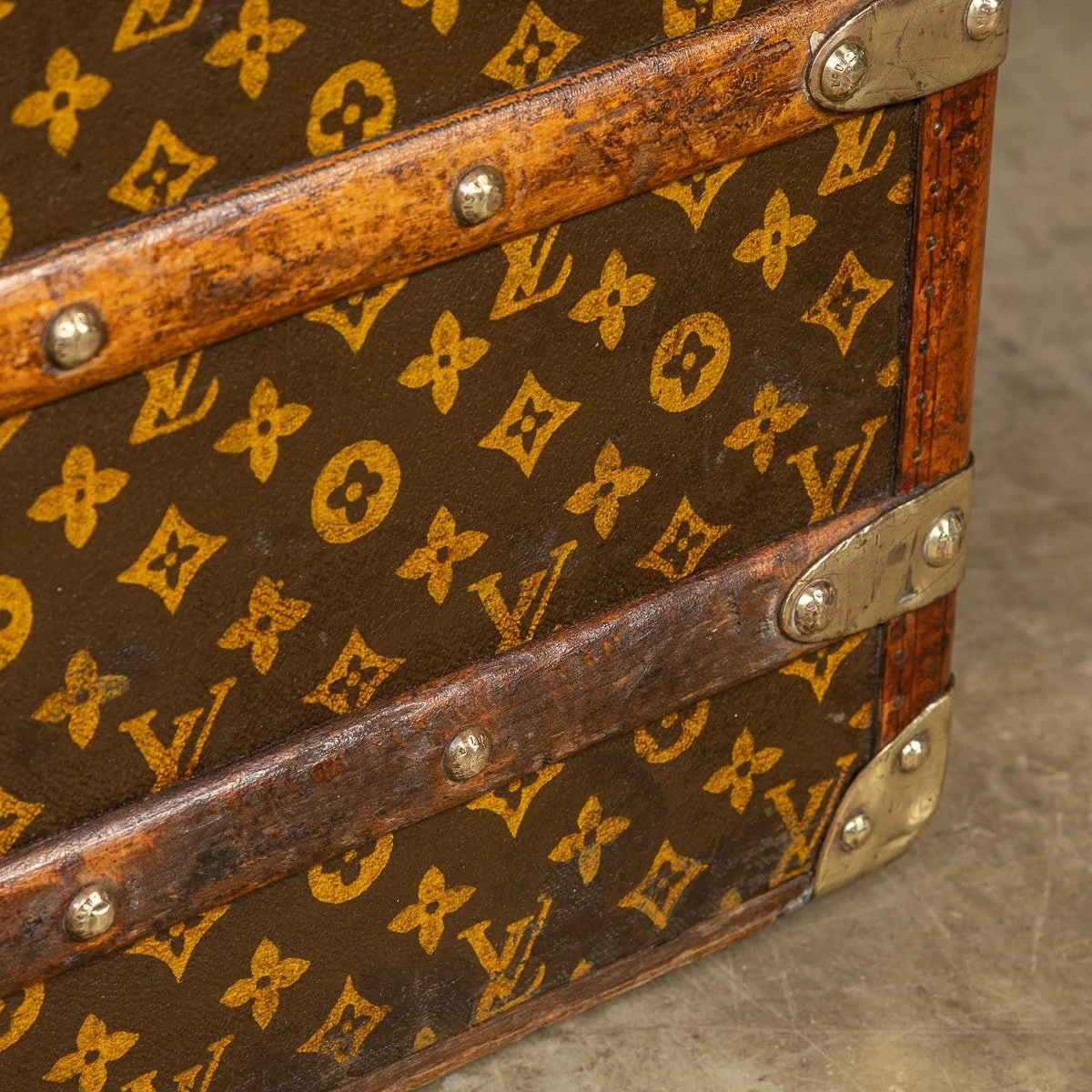PUSHKIN ANTIQUES - ANTIQUE 20thC LOUIS VUITTON CABIN TRUNK IN MONOGRAM CANVAS, PARIS c.1920 - 25.jpg