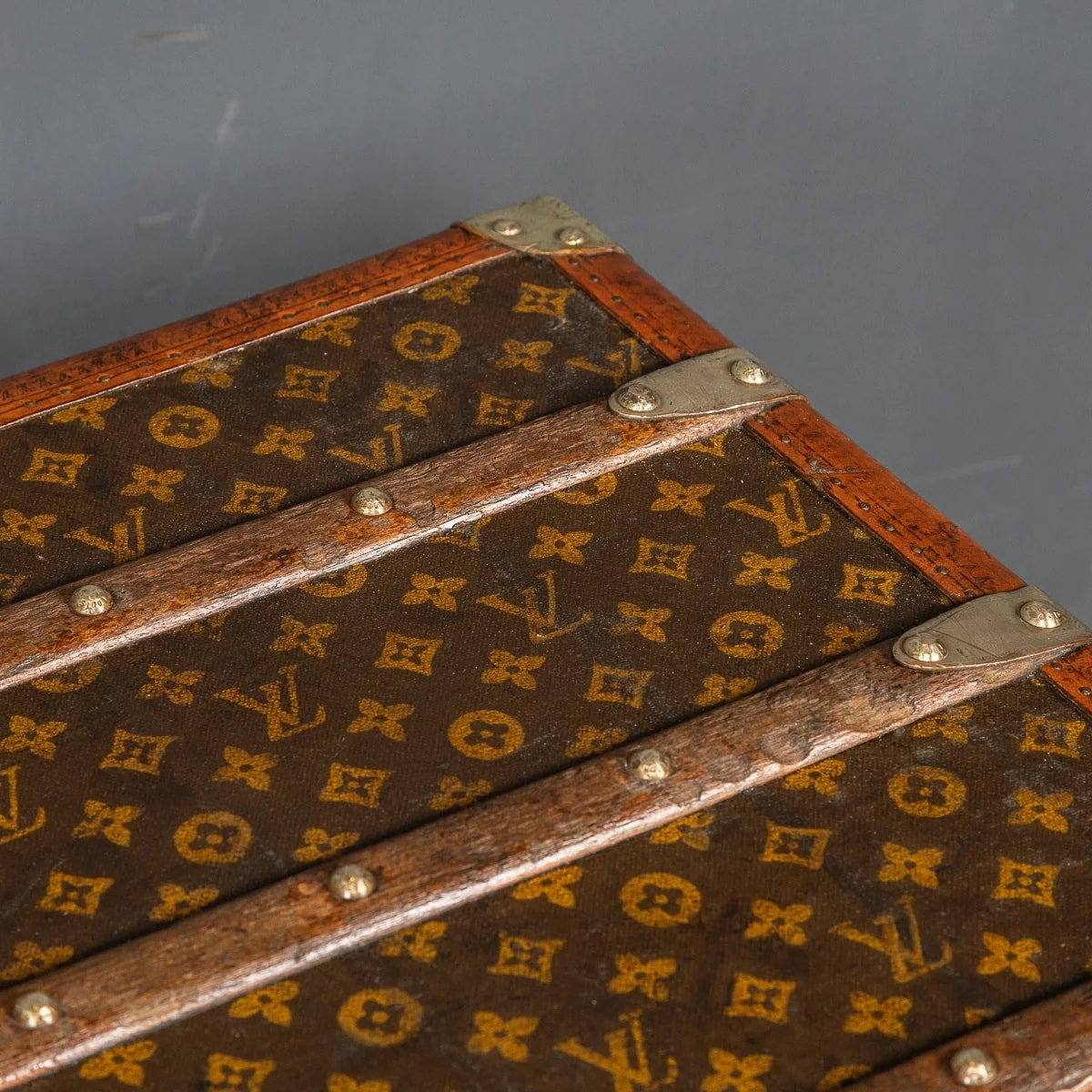PUSHKIN ANTIQUES - ANTIQUE 20thC LOUIS VUITTON CABIN TRUNK IN MONOGRAM CANVAS, PARIS c.1920 - 30.jpg
